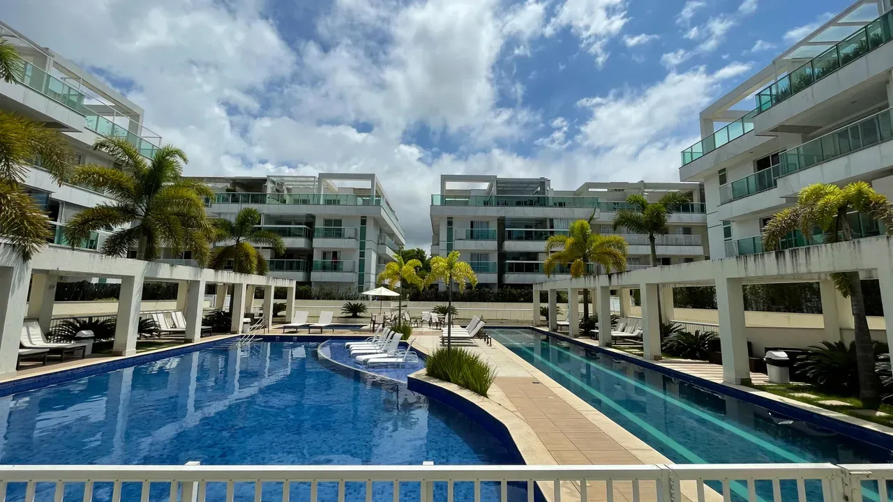 Balcony with a grill in a 5-bedroom house, 220 m² — photo 46