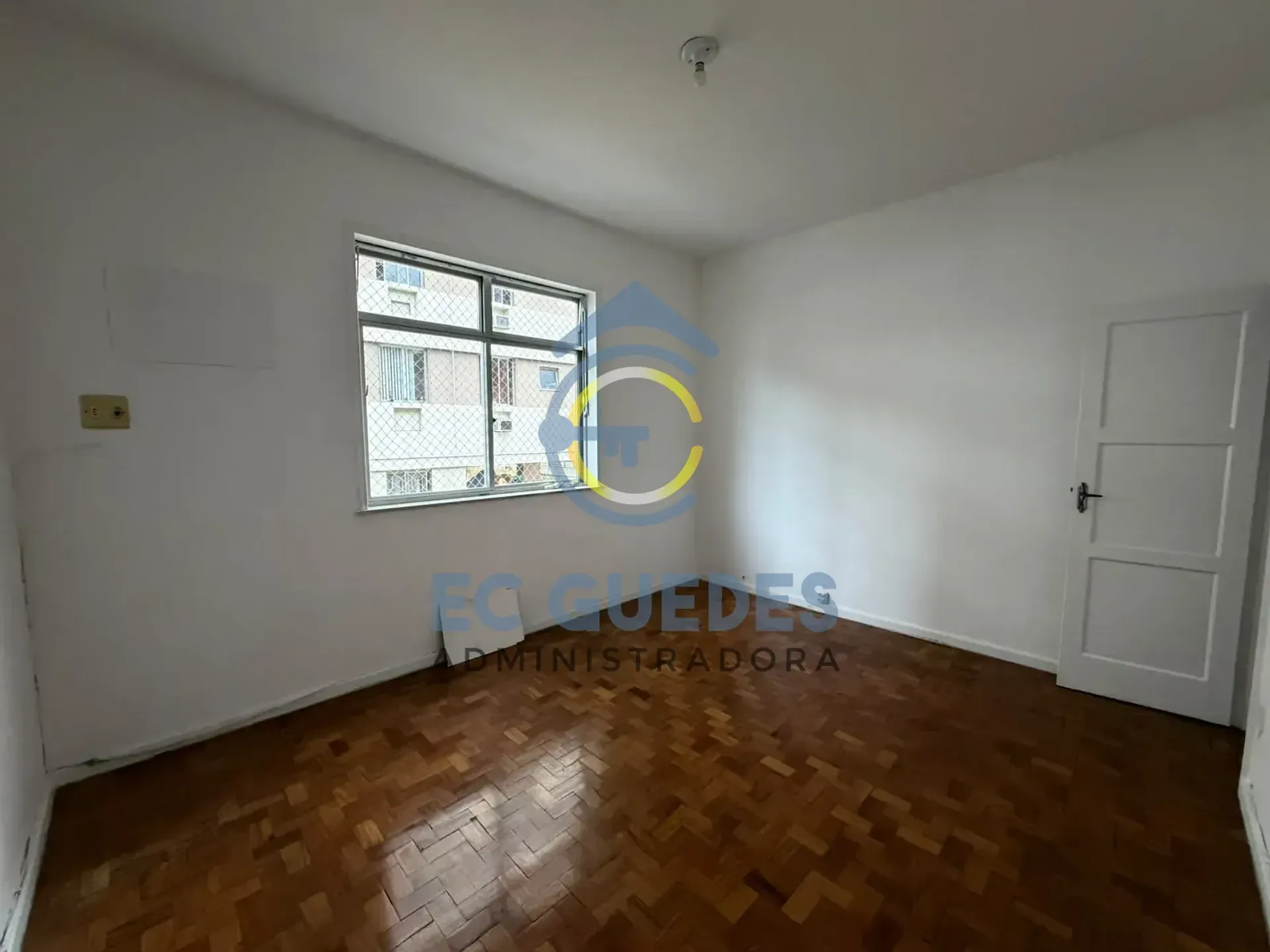 Деревянный пол или ламинат и 2 спальни: квартира 73 м² — photo 4