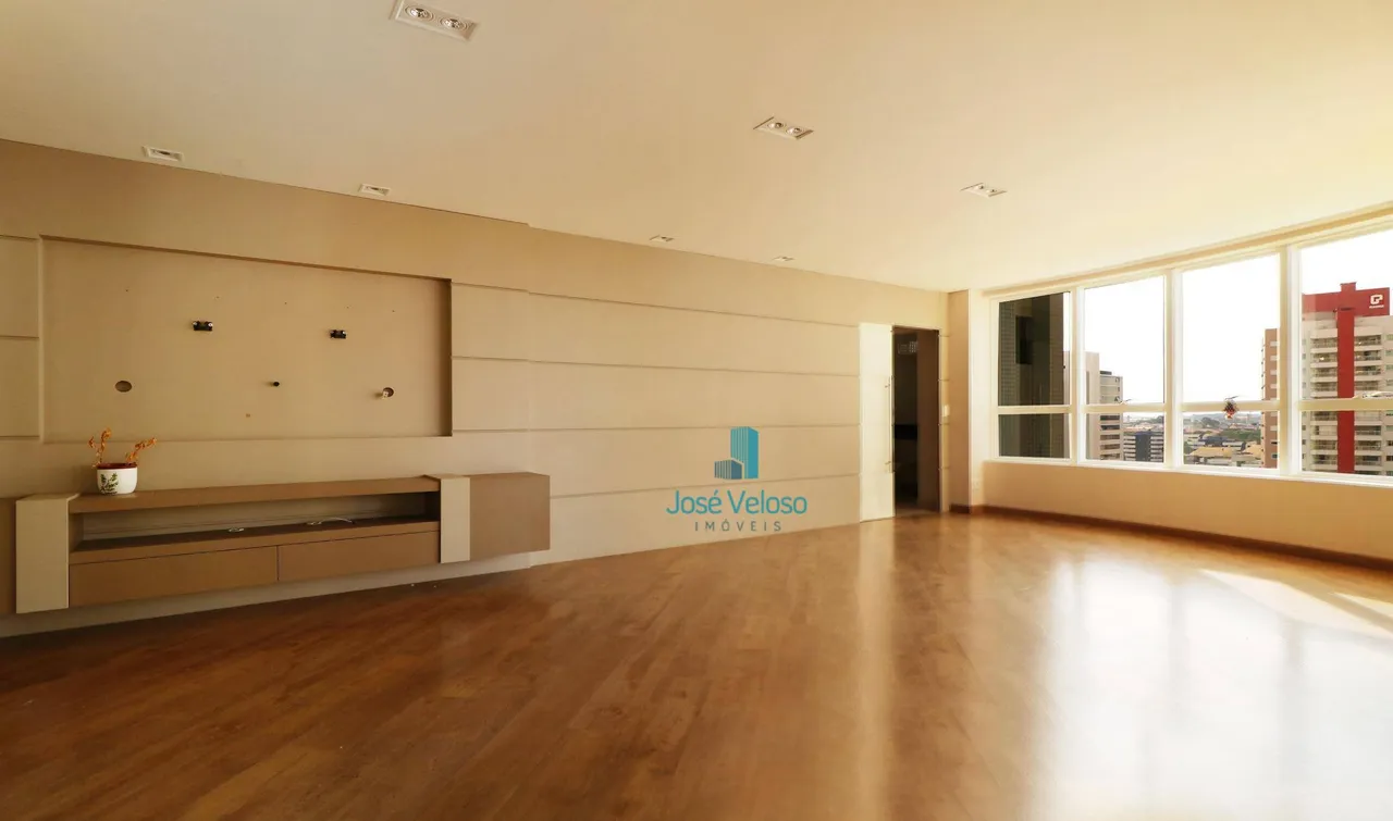Modern 4-bedroom apartment with open-plan kitchen — photo 2