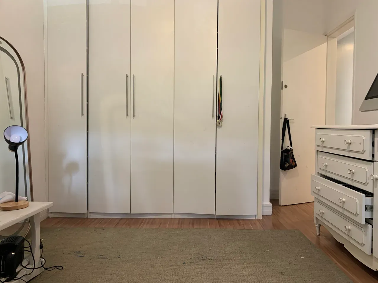 Furnished apartment with open-plan kitchen and 4 bedrooms — photo 24