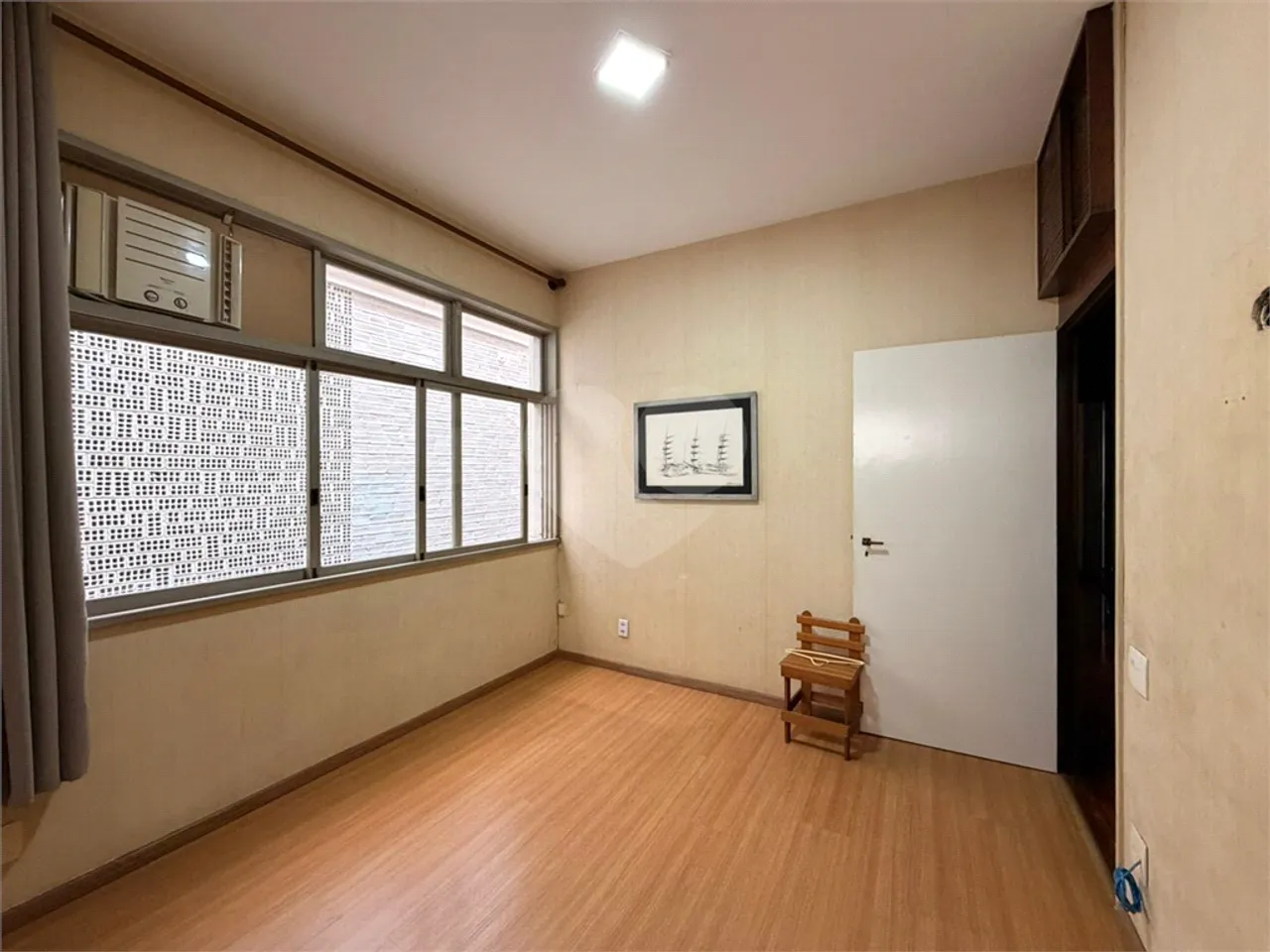 Casa com 5 quartos e 5 banheiros, varanda e janelas amplas — photo 5