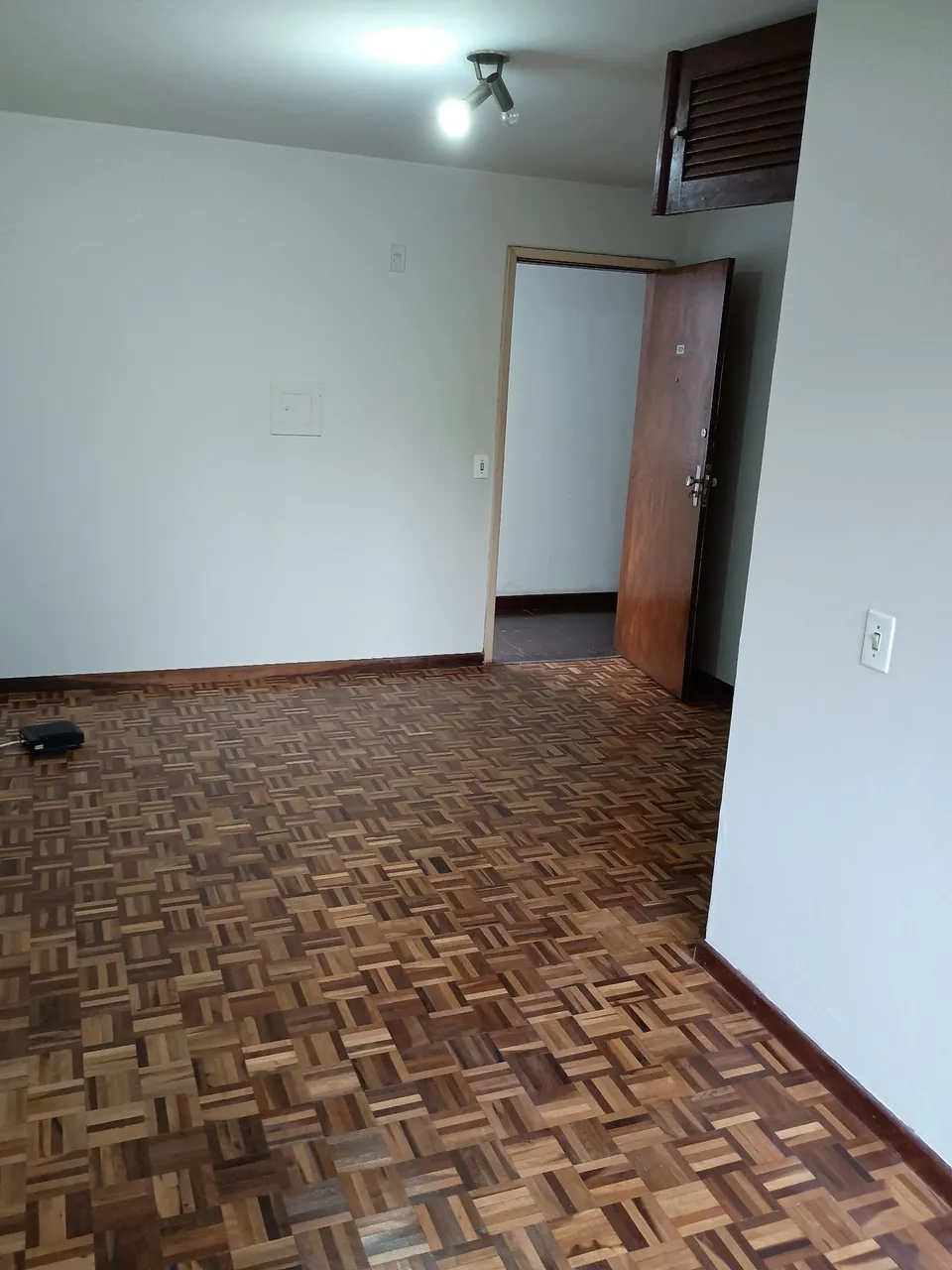 Studio, 28 m², with wood or laminate floors — photo 4