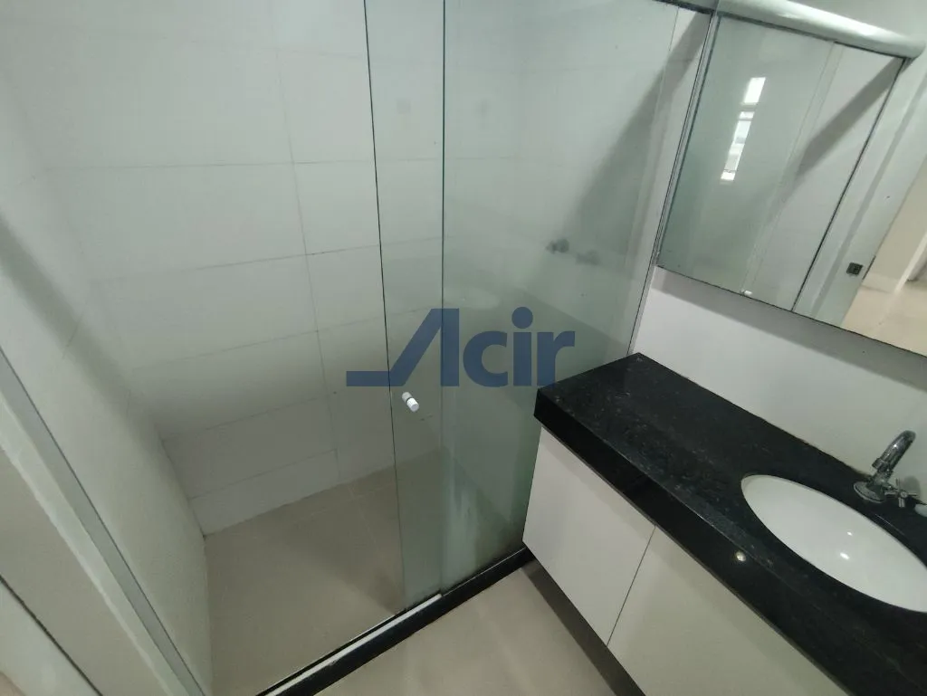 One-bedroom apartment in a building with a gym — photo 12