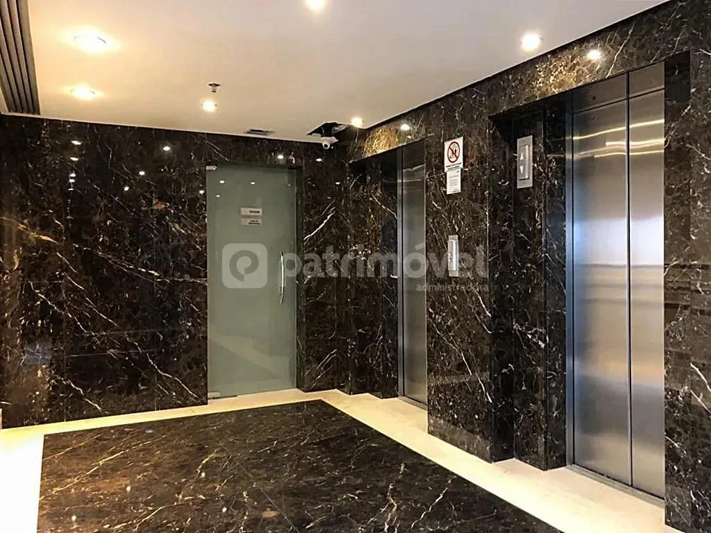 Unfurnished 350 m² apartment with built-in cabinets — photo 23