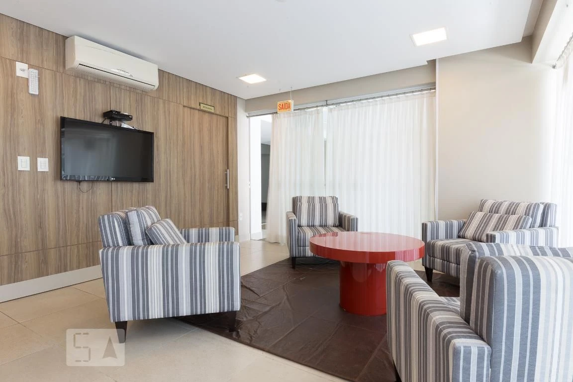 Glass-enclosed balcony in a 2-bedroom apartment, 189 m² — photo 20