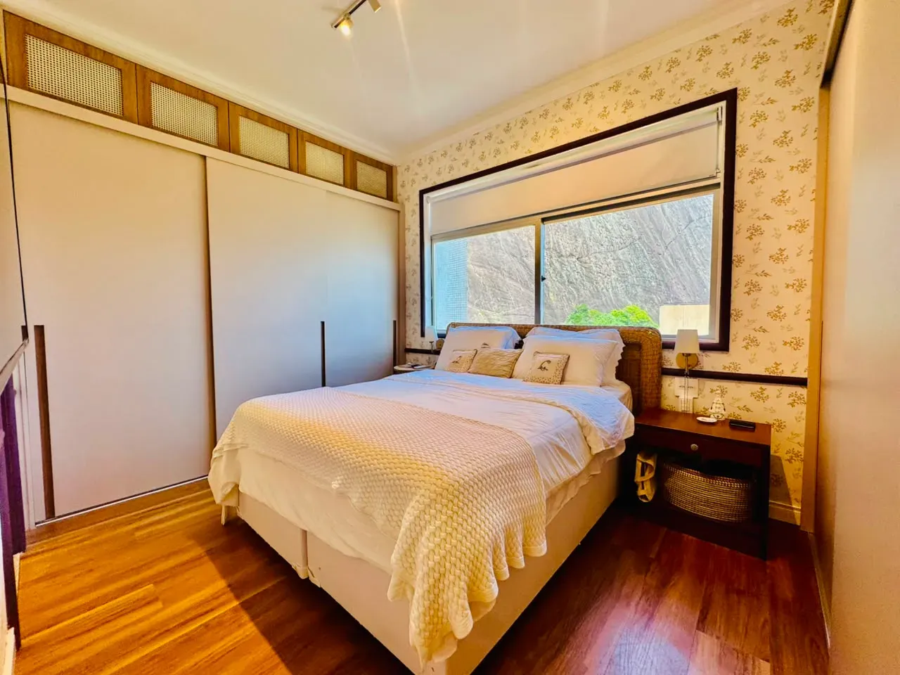 Furnished 3-bedroom apartment with 3 bathrooms — photo 23