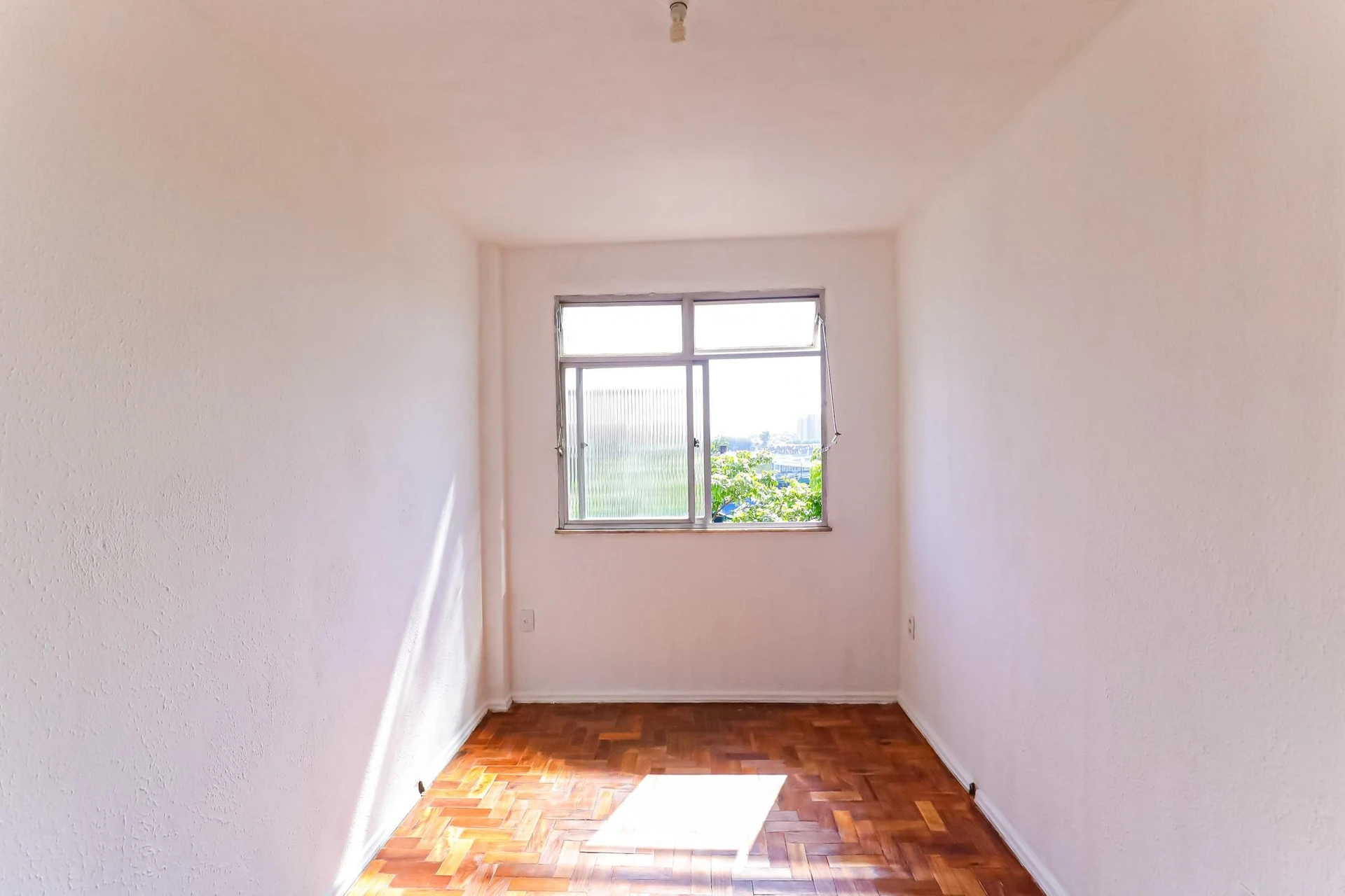 Wood or laminate floors in a 2-bedroom apartment, 62 m² — photo 21