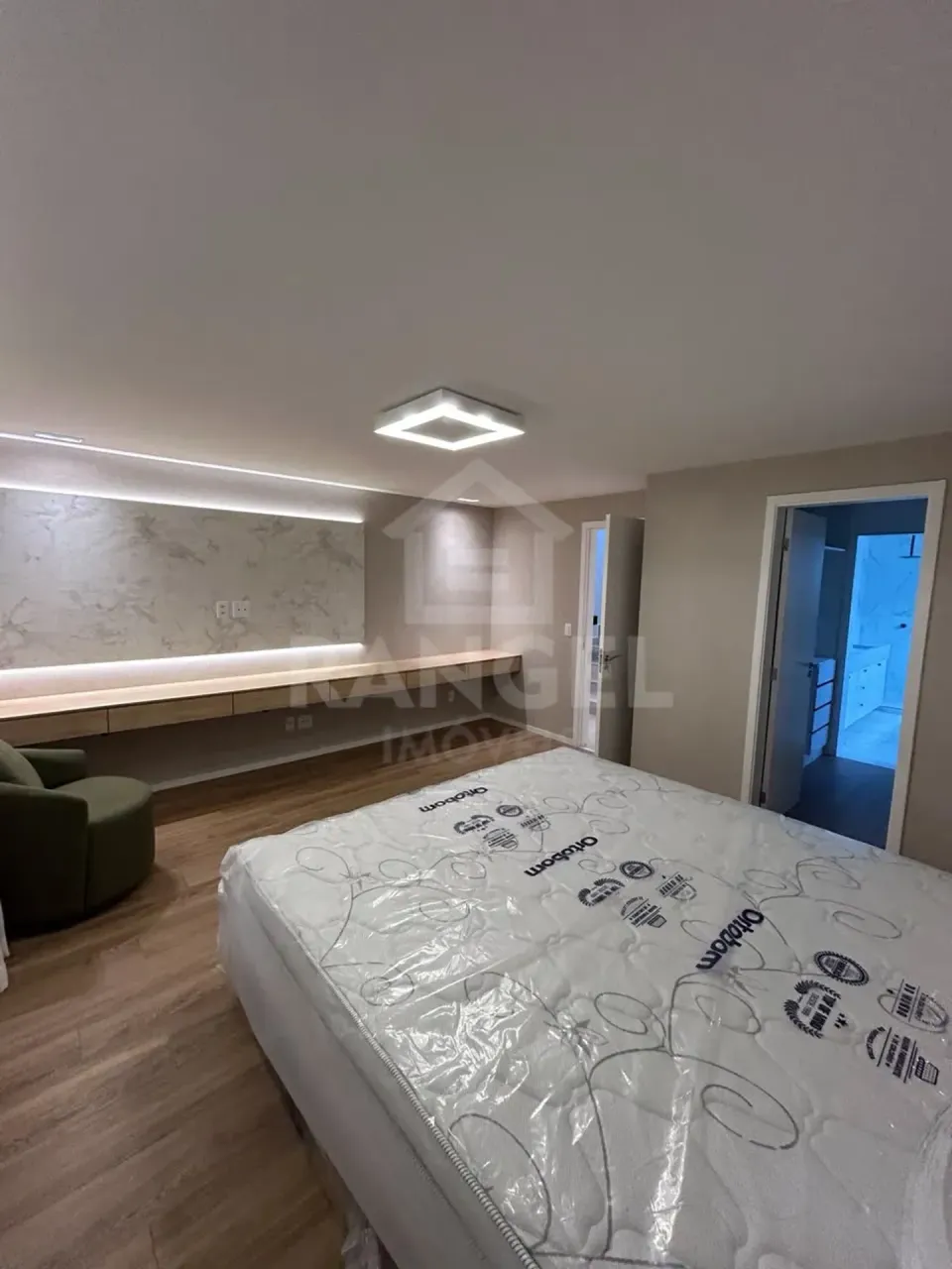 House with 3 bedrooms, 5 bathrooms, and 2 parking spaces — photo 6