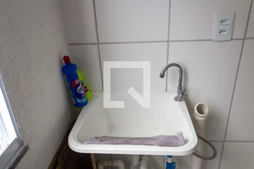 Apartamento de 2 quartos com piso de madeira ou laminado — photo 23