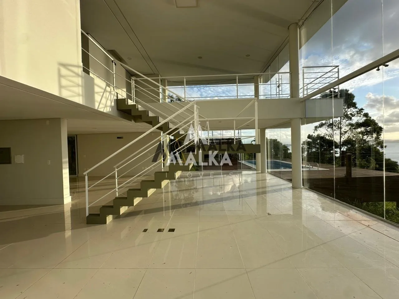 461 m² house with 3 en-suite bedrooms and private garden — photo 16