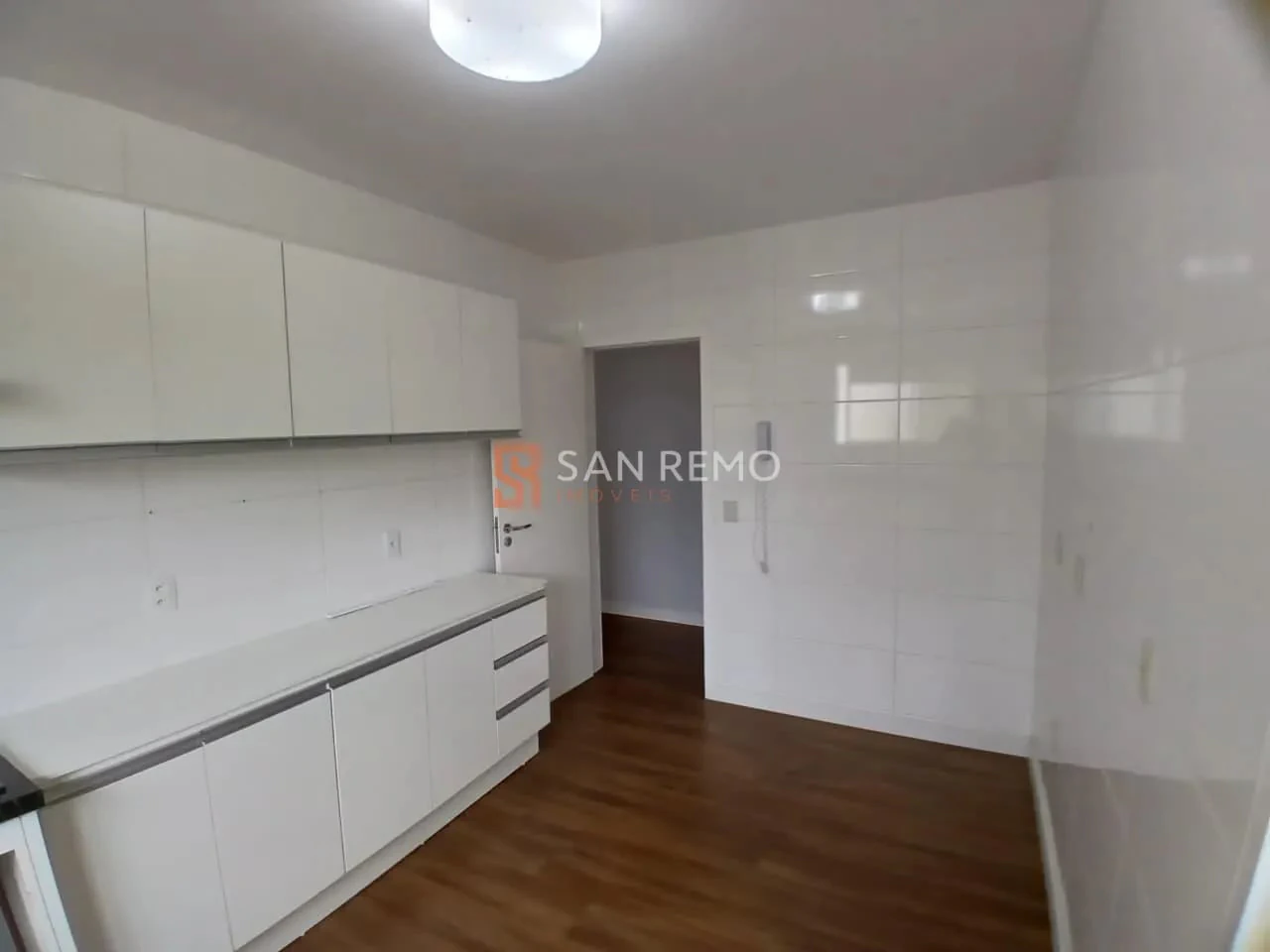 3-bedroom apartment in a building with a pool — photo 12