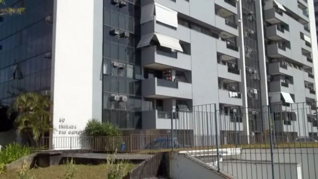 2-bedroom apartment in a building with a pool — photo 6