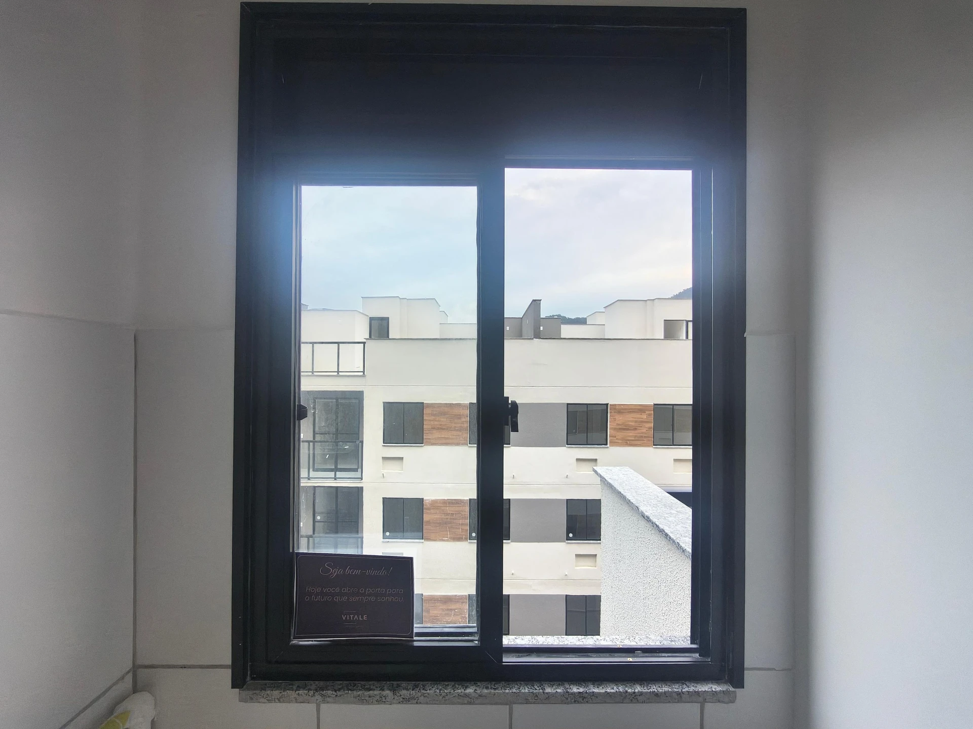 2-bedroom apartment with balcony and glass-enclosed shower — photo 32