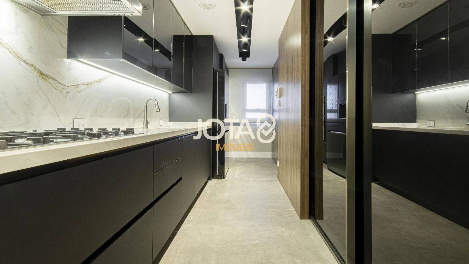 2-bedroom apartment with a grill on the balcony — photo 9