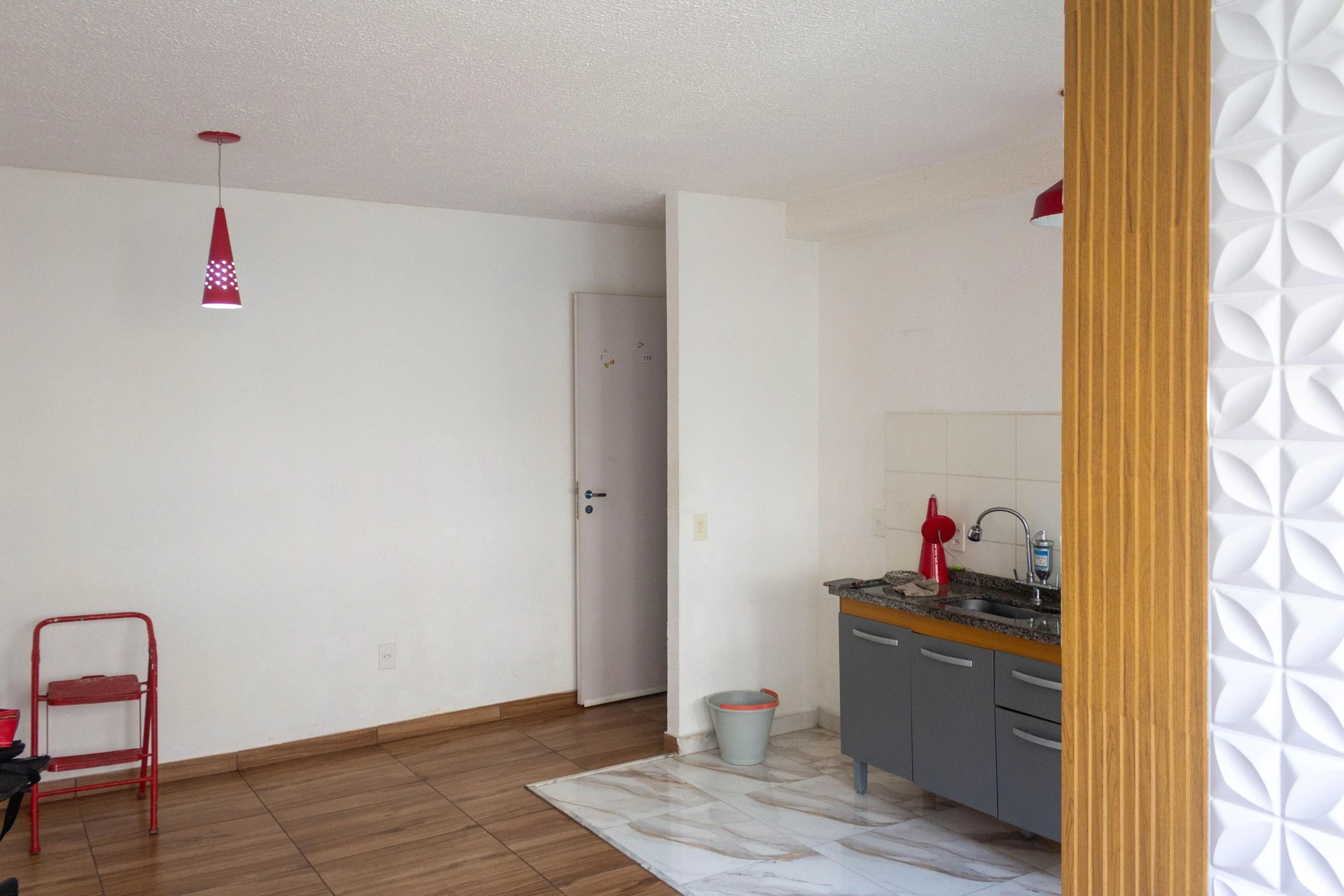 2-bedroom apartment in a building with a gym — photo 2
