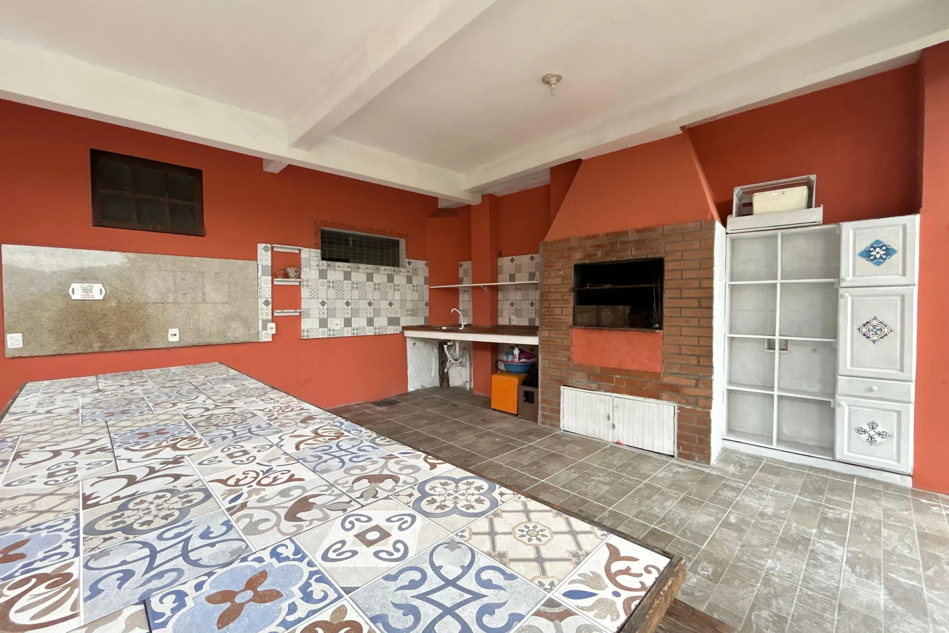 House, 100 m², with floor-to-ceiling windows — photo 2
