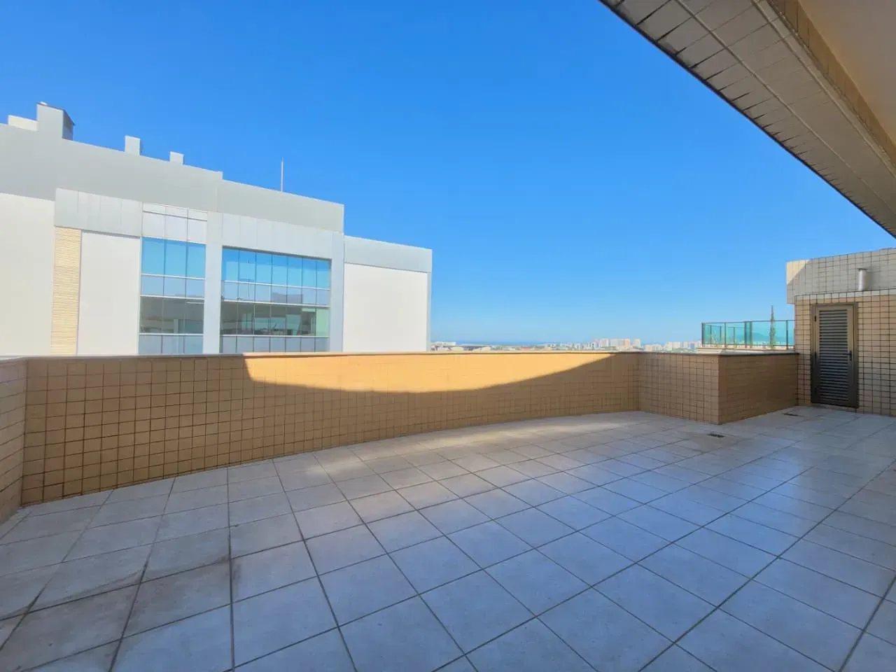 Penthouse with 3 bedrooms and 4 bathrooms, 198 m² — photo 13