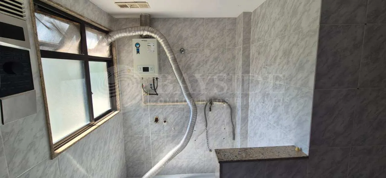 2-bedroom apartment with balcony and laundry area — photo 8