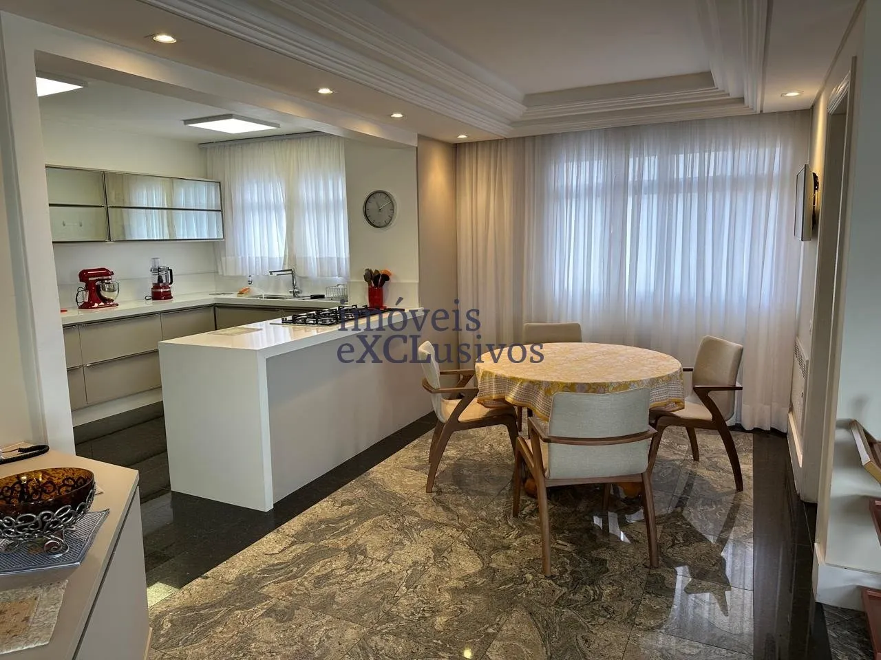 Furnished 4-bedroom apartment with 5 bathrooms — photo 24