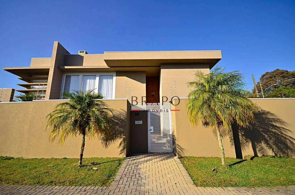 668 m² house with 4 en-suite bedrooms and private garden