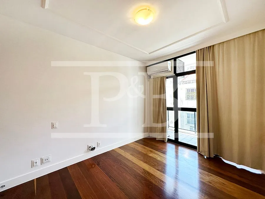 300 m² apartment with 4 bedrooms and 4 parking spots — photo 10