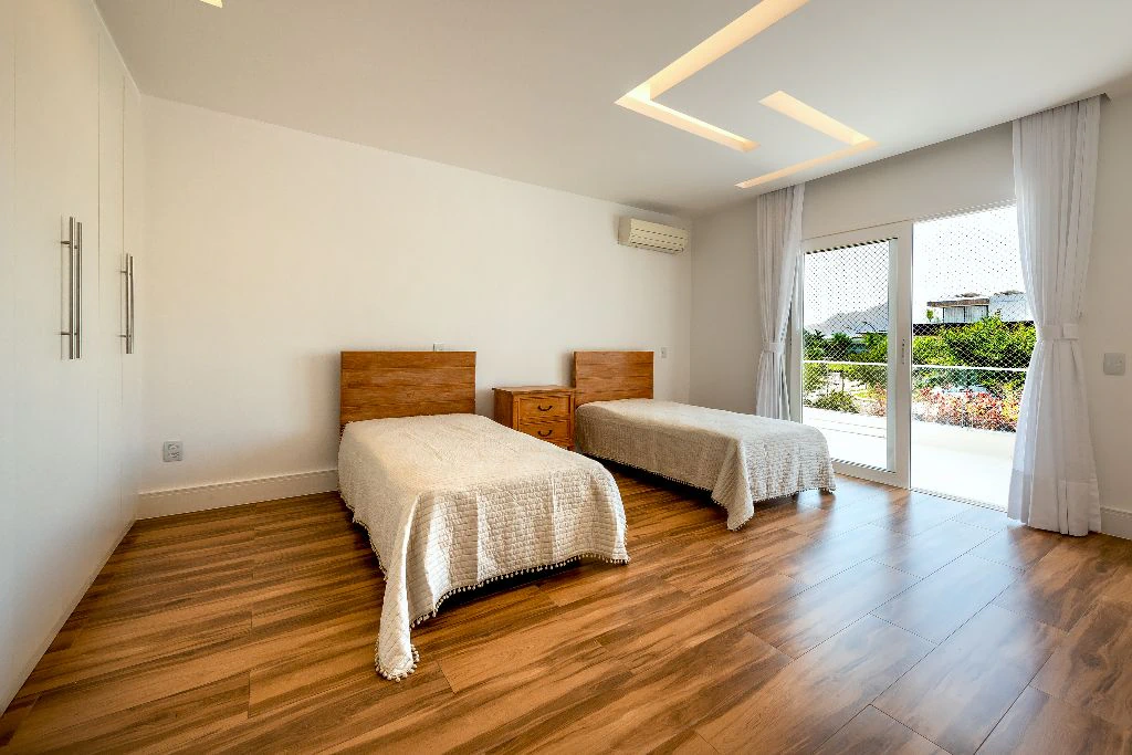680 m² house with 4 en-suite bedrooms and 7 bathrooms — photo 4