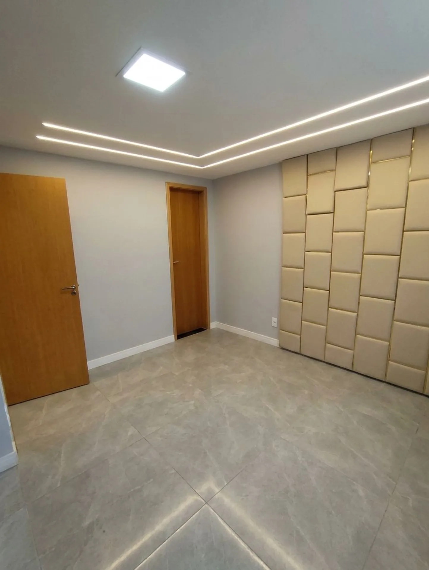 Glass-enclosed balcony in a 2-bedroom house, 100 m² — photo 5