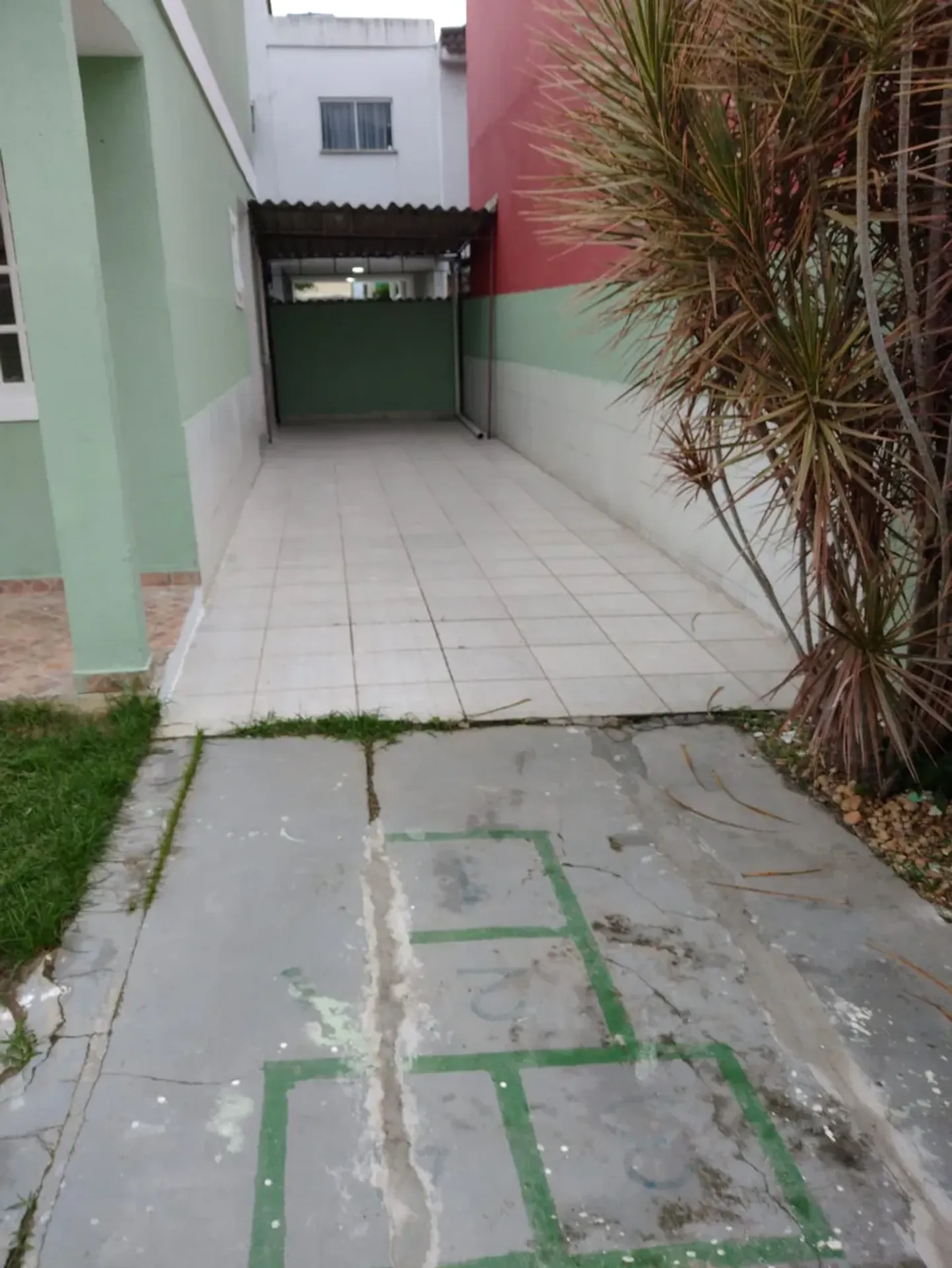 4-bedroom house with a grill on the balcony — photo 13