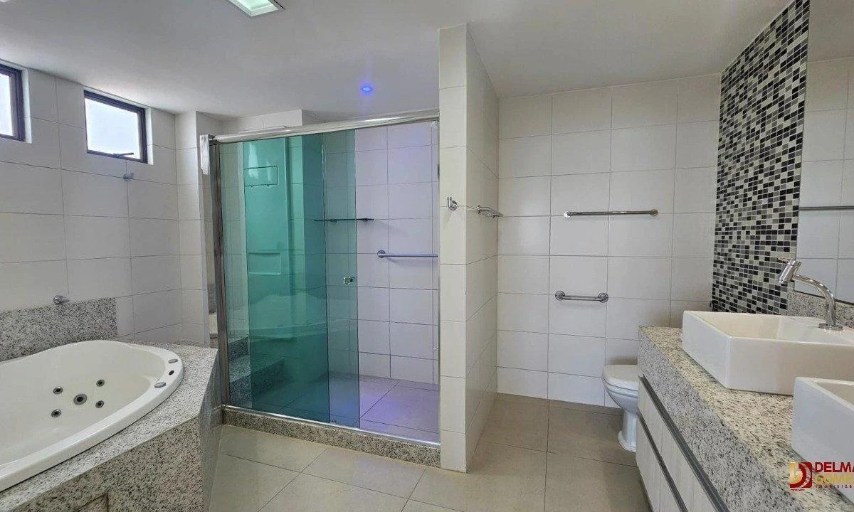 Apartamento de 212 m² com banheira e varanda envidraçada — photo 6