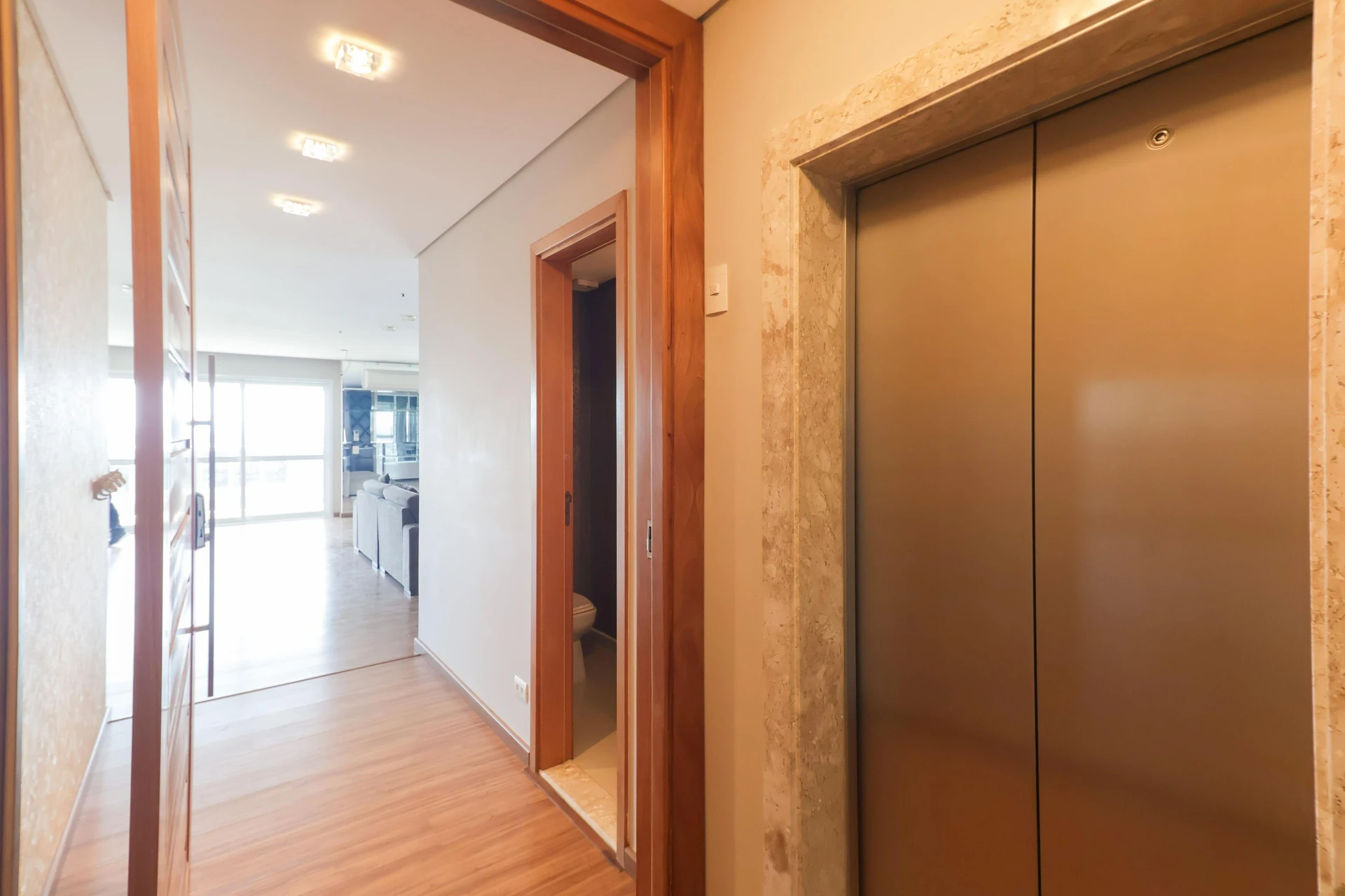 Furnished apartment, 266 m², with a bathtub — photo 28