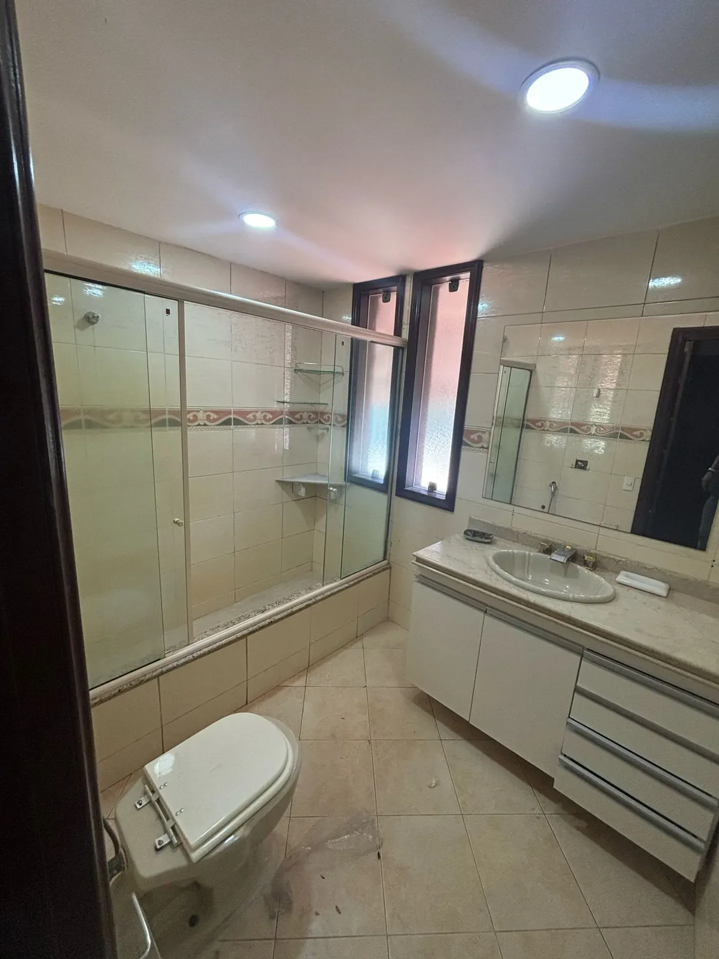 3-bedroom apartment with 5 bathrooms and a balcony — photo 21