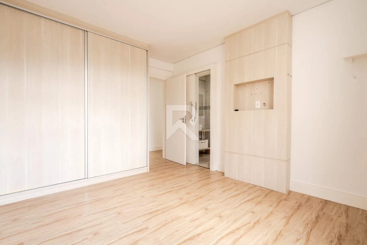 Furnished house with 4 en-suite rooms and 709 m² — photo 28