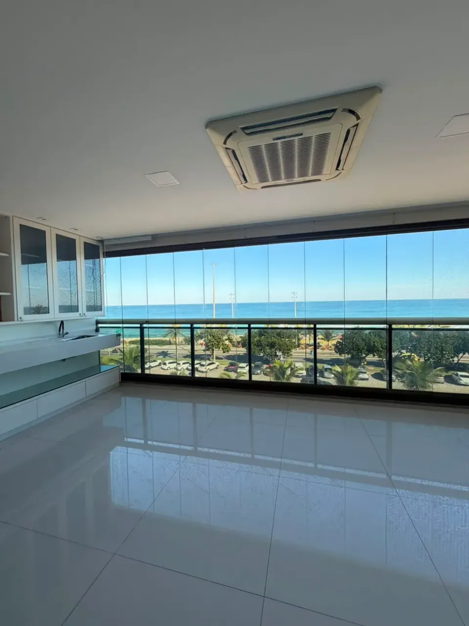 4-bedroom apartment with 5 bathrooms and 226 m² — photo 3
