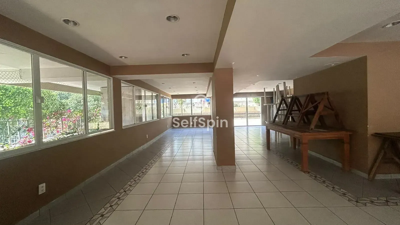 Wood or laminate floors in a 4-bedroom apartment, 114 m² — photo 21