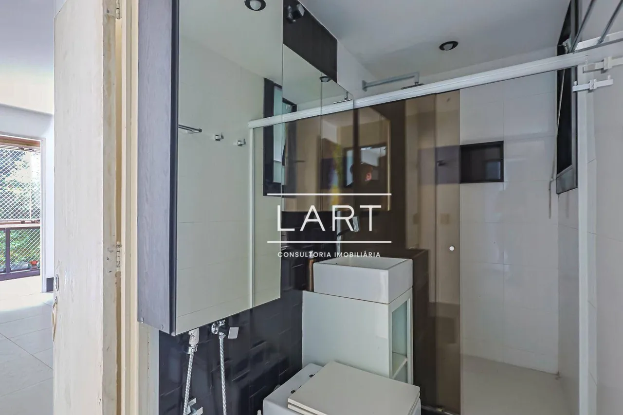 3-bedroom apartment with glassed-in balcony and 160 m² — photo 17