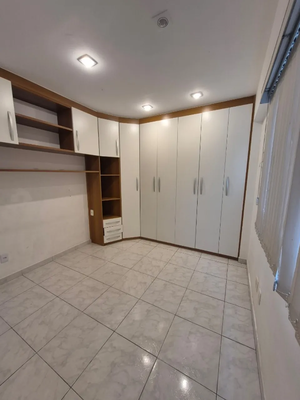 2-bedroom apartment in a building with a gym — photo 8
