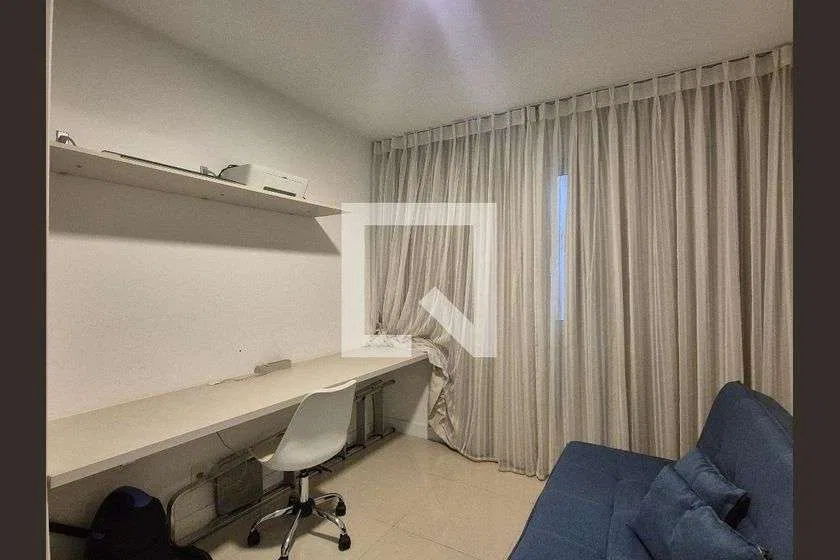 80 m² apartment with a pool in the building — photo 14