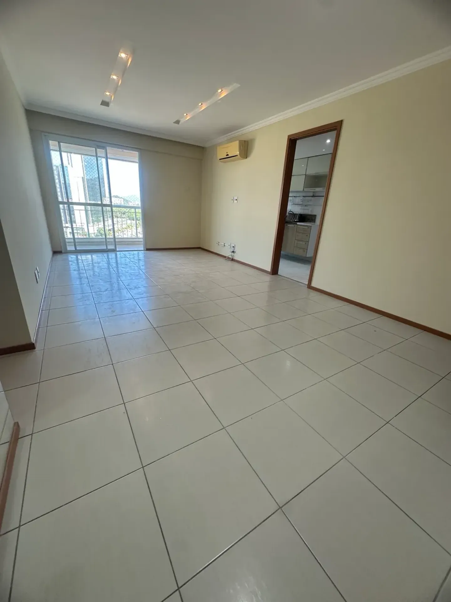 Furnished 3-bedroom apartment with 3 bathrooms — photo 3