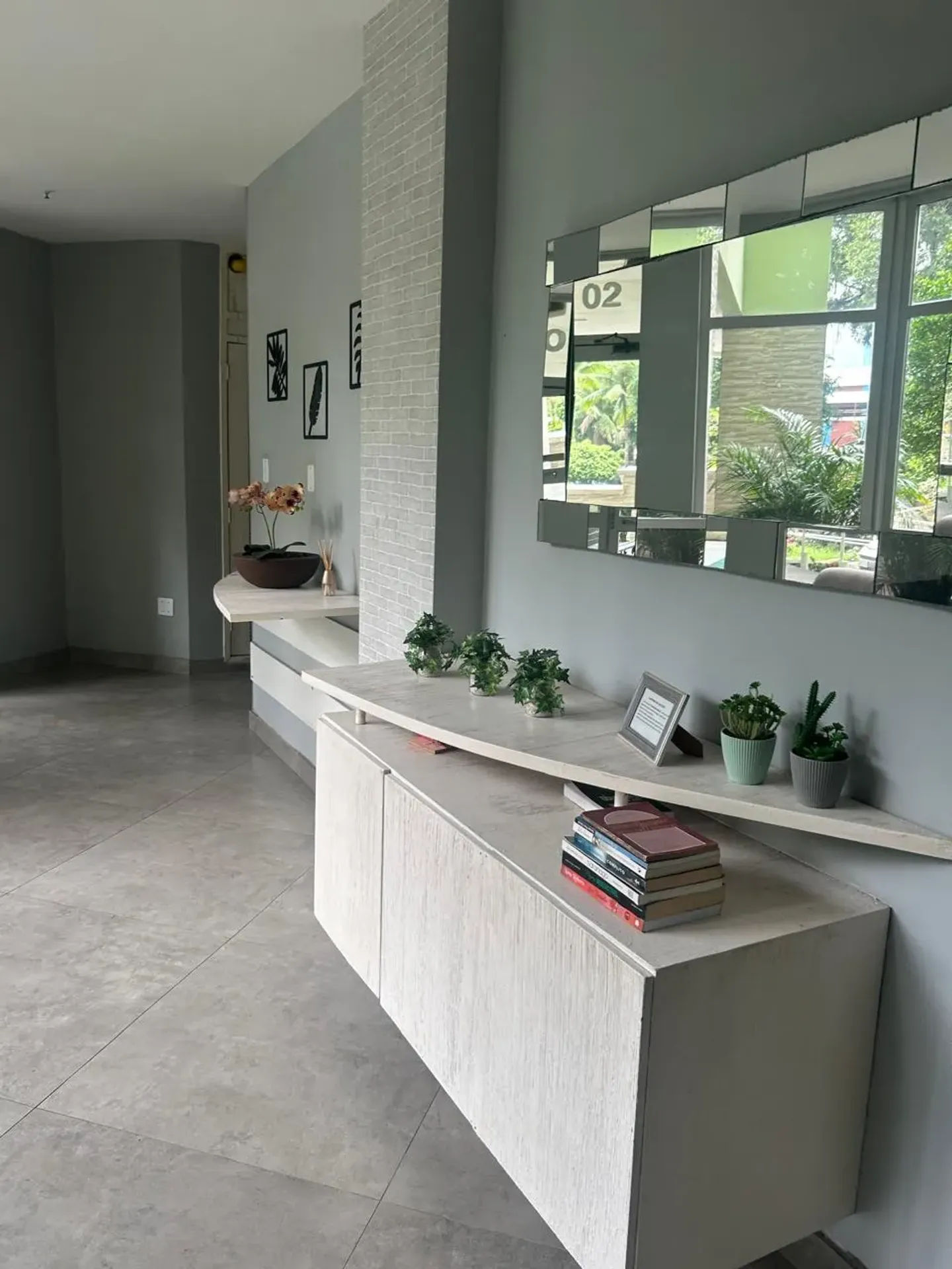 One-bedroom apartment in a building with a pool — photo 10