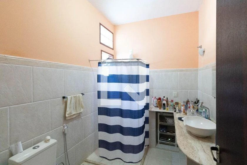 Furnished house with 4 bedrooms and 290 m² — photo 25