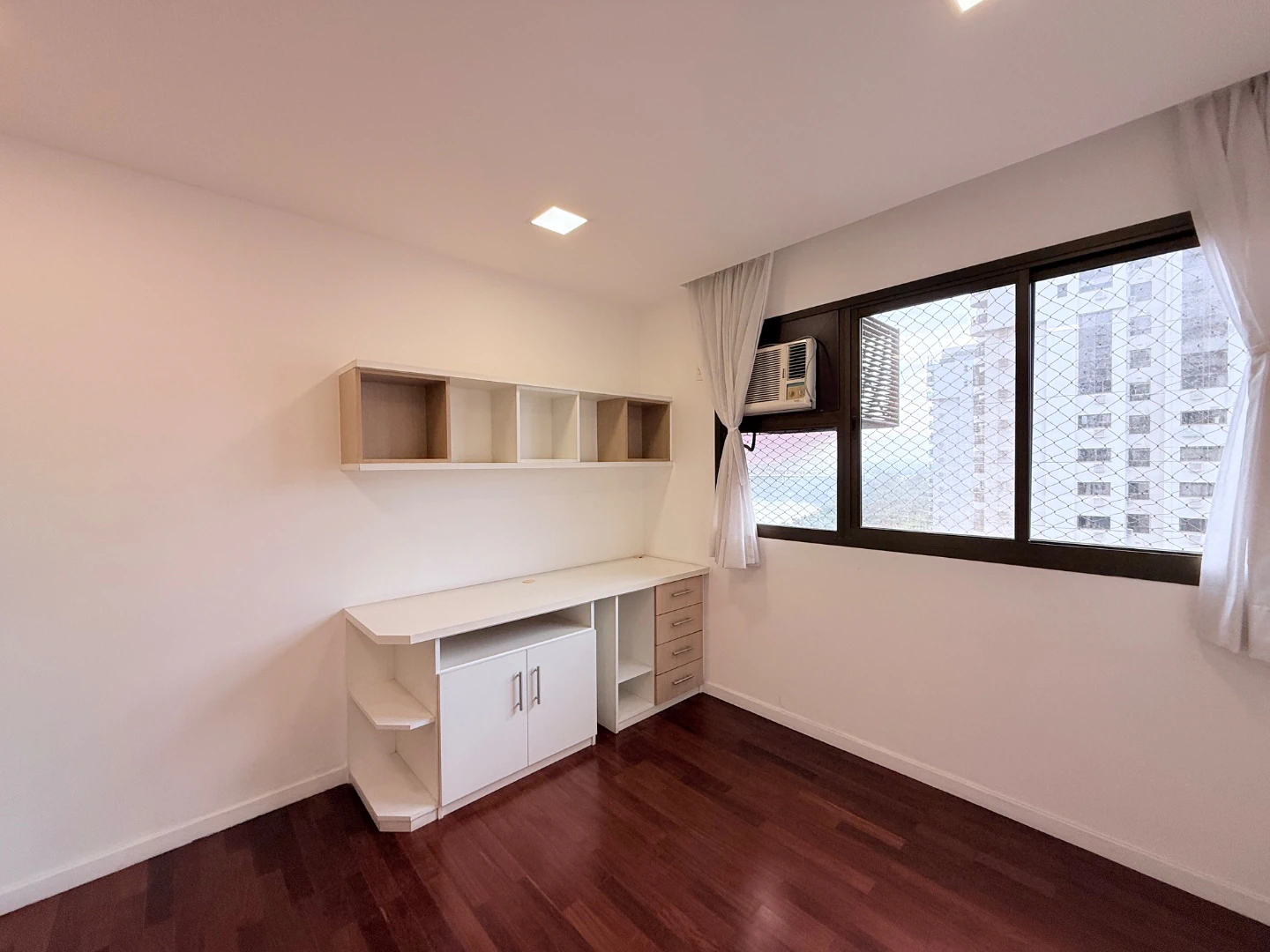 4-bedroom apartment with a washing machine in Rio de Janeiro — photo 11