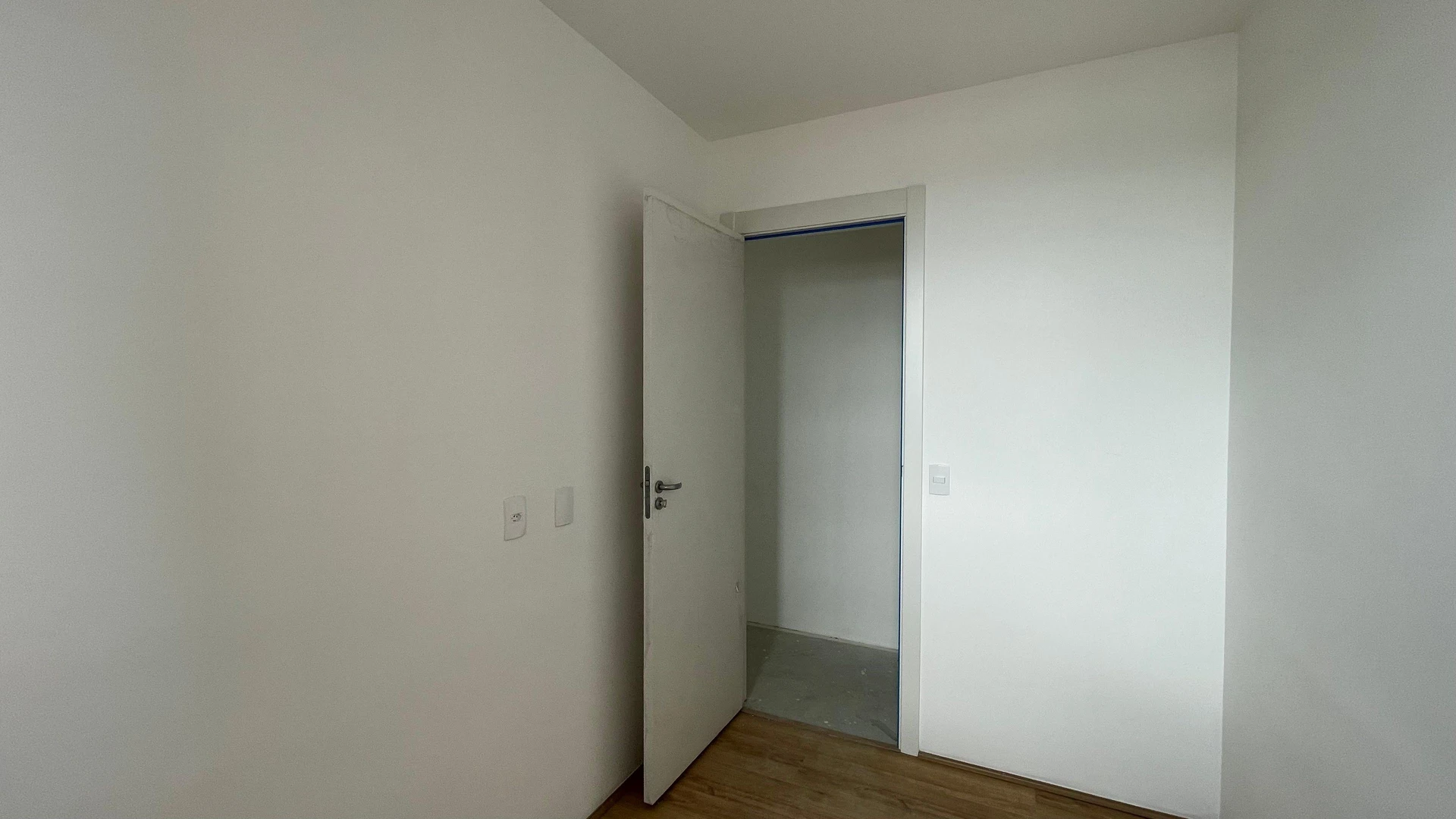 Floor-to-ceiling windows in a 2-bedroom apartment, 45 m² — photo 27
