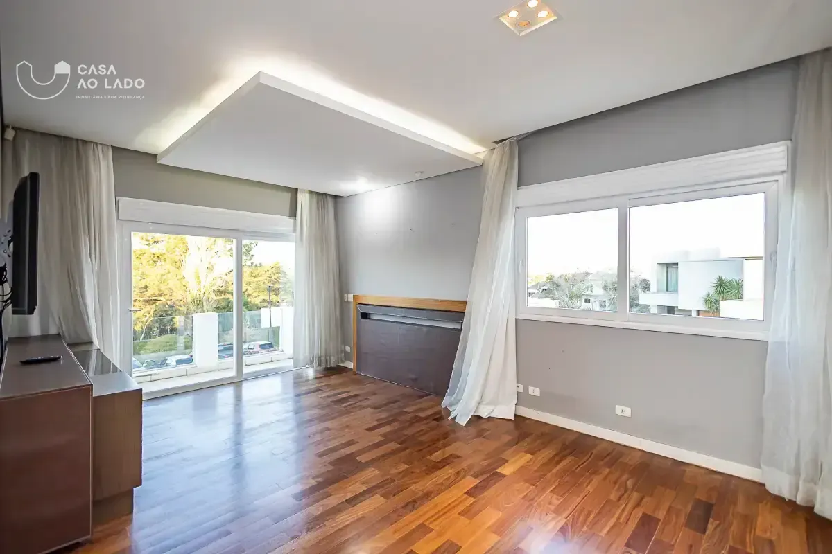 House with 629 m², 4 bedrooms and a balcony — photo 36