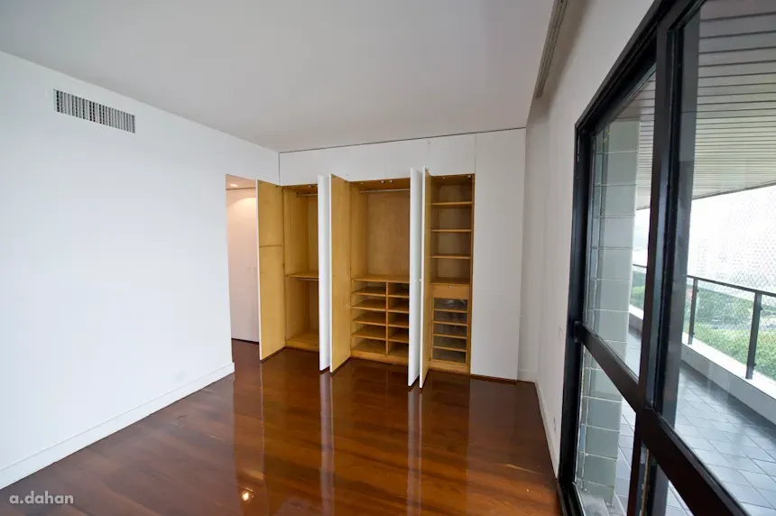 Unfurnished apartment with 4 bedrooms and 5 bathrooms — photo 28