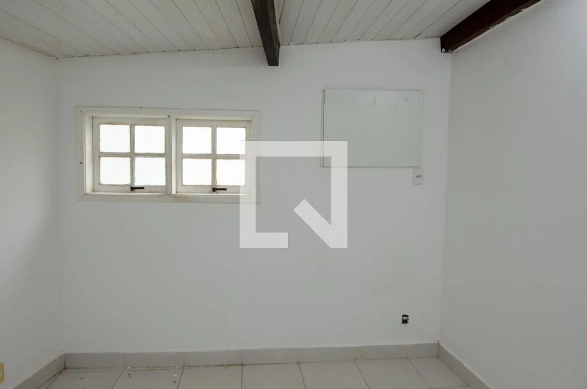 Unfurnished 1-bedroom apartment with a washing machine — photo 7