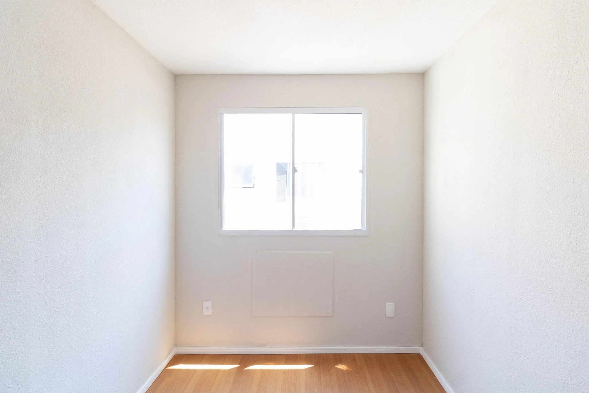 Glass-enclosed balcony in a 2-bedroom apartment, 44 m² — photo 15