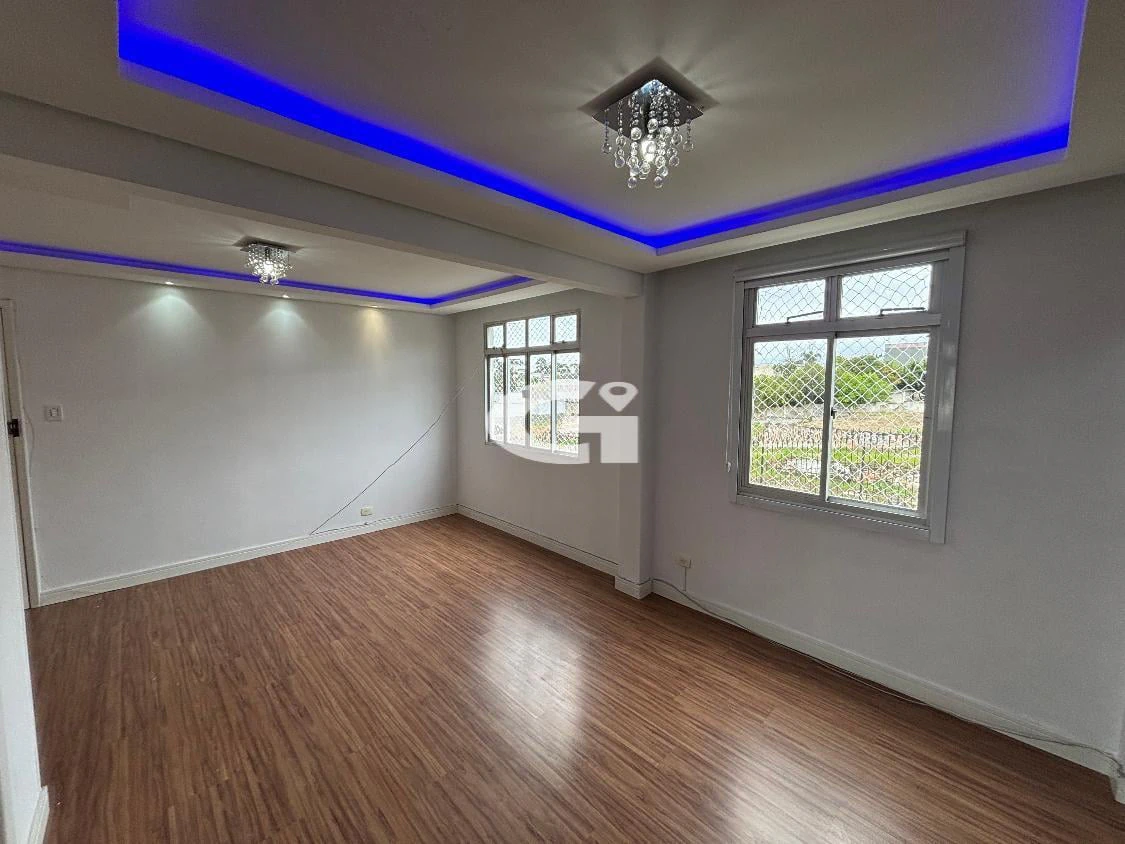 2-bedroom apartment with wood or laminate floors — photo 25