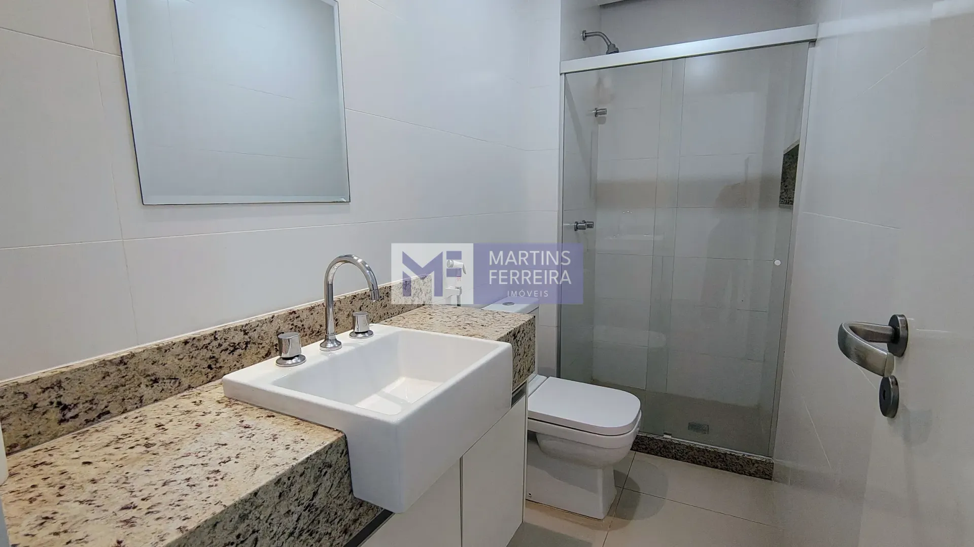 Балкон с грилем и 3 спальни: квартира 122 м² — photo 9