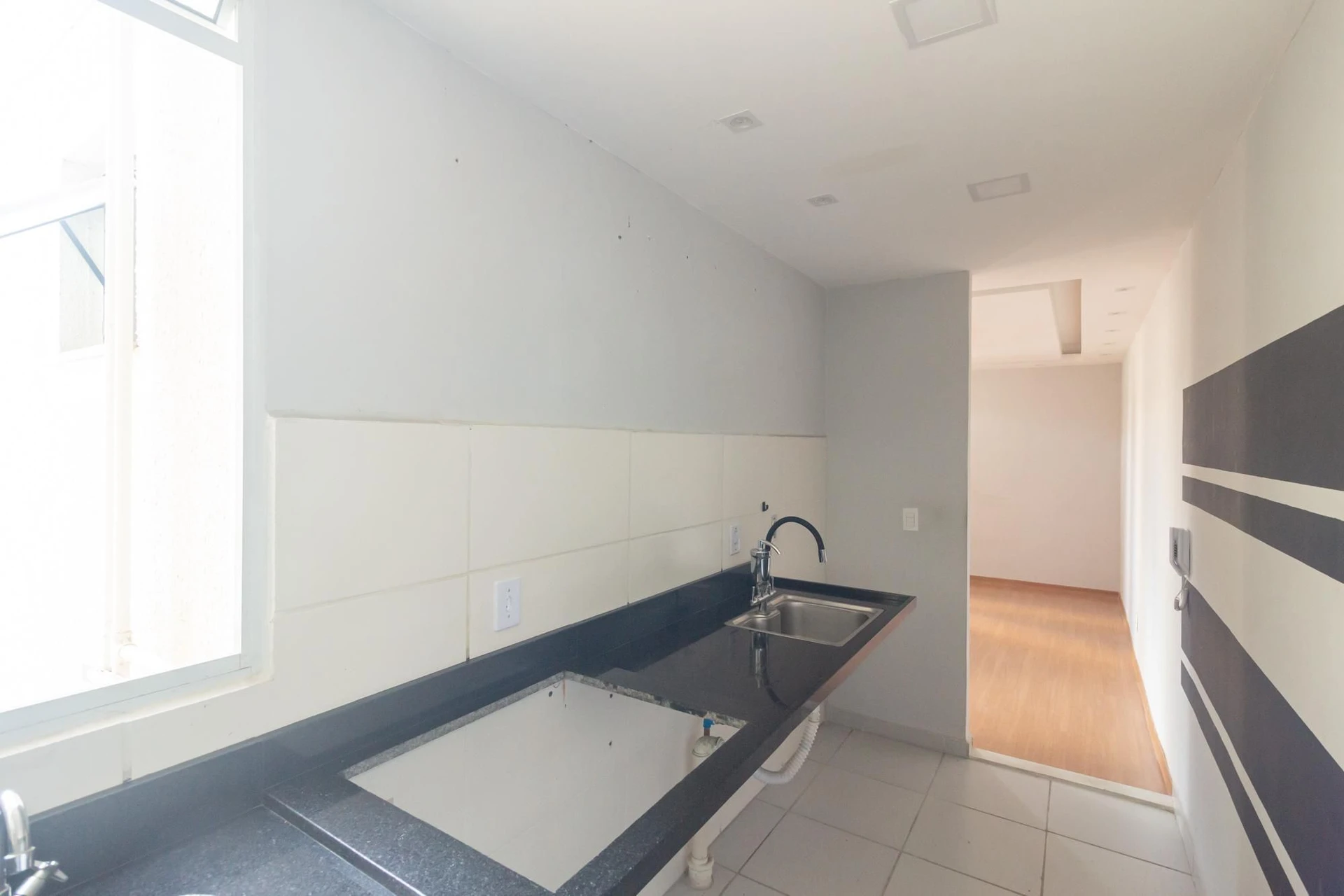 2-bedroom apartment with a laundry area — photo 25