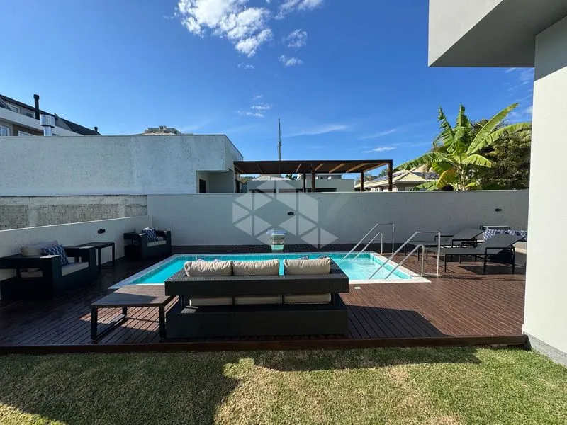 Furnished house with 4 en-suite bedrooms and private garden — photo 23